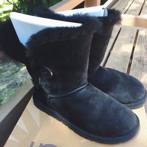 Black bailey button uggs
